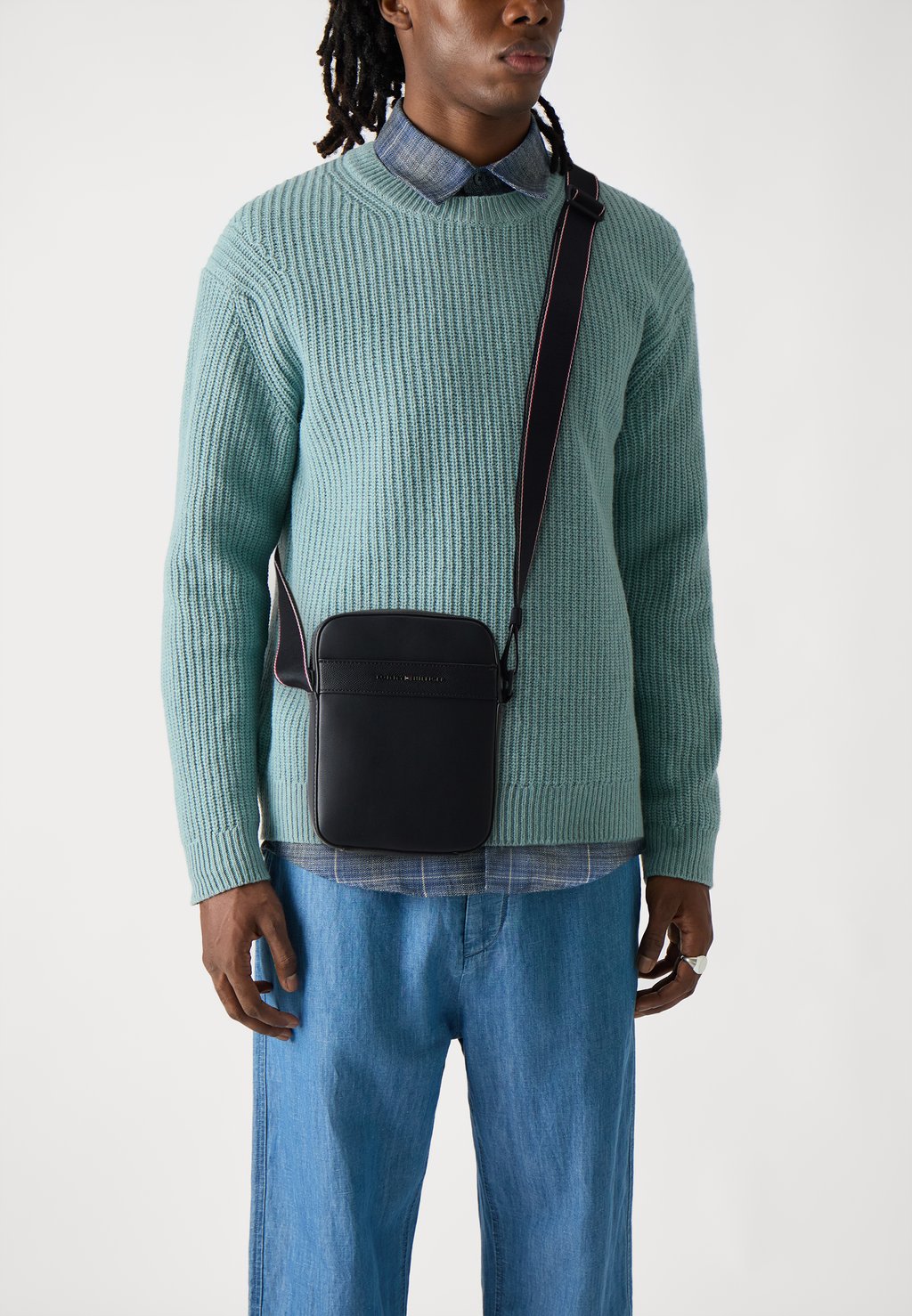 

Сумка через плечо CORP MINI REPORTER Tommy Hilfiger, черный