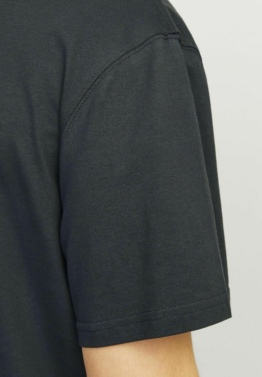 

Футболка с принтом RUNDHALS Jack & Jones, темно-зеленый