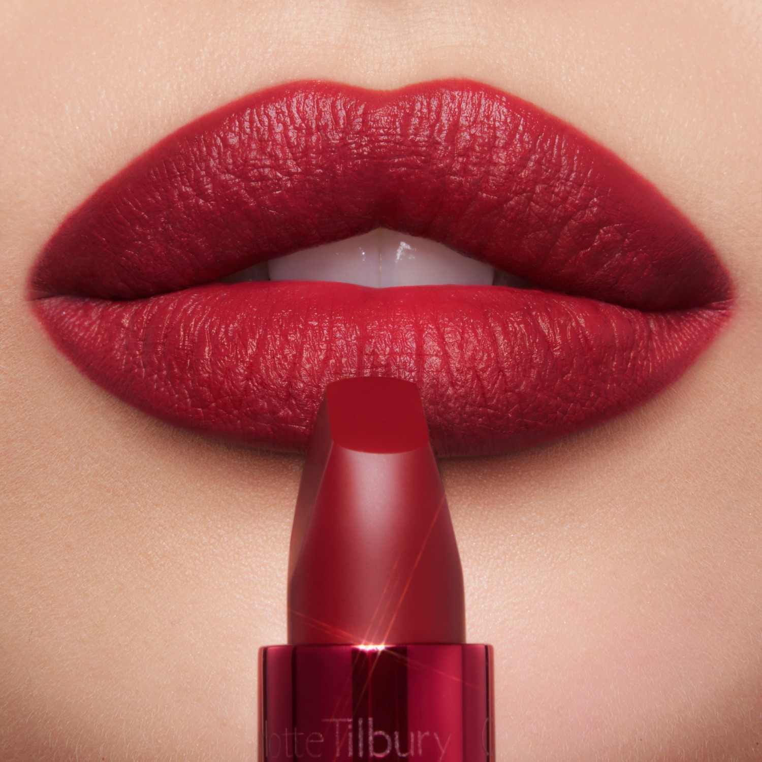 Помада Charlotte Tilbury Matte Revolution, Cinematic Red, 3,5 гр — фото 3
