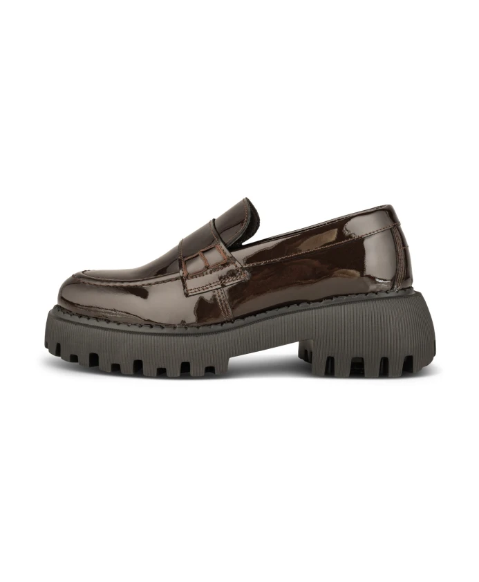 

Массивные лоферы из лакированной кожи Shoe The Bear, коричневый