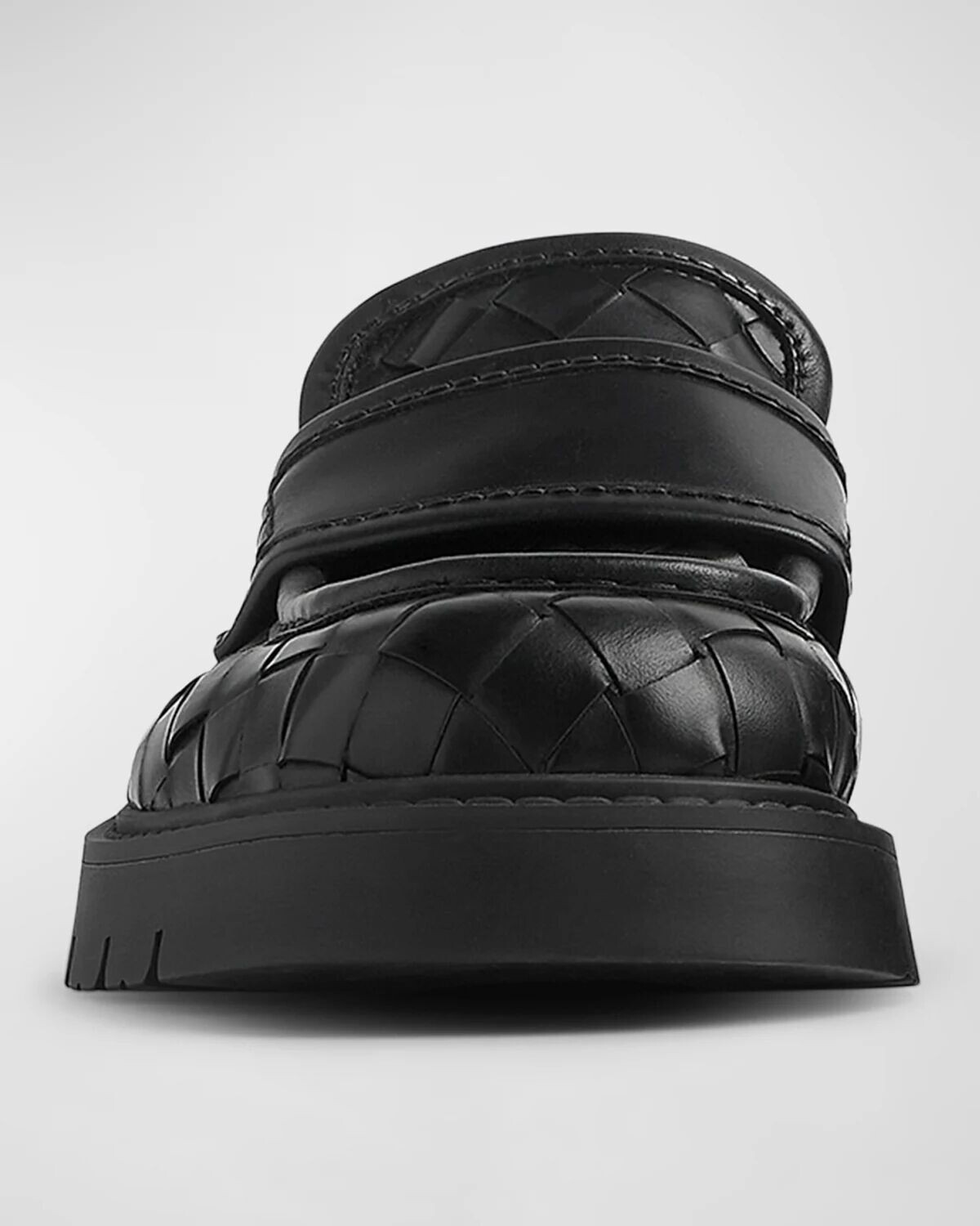 Плетеные кожаные лоферы Interciato Bottega Veneta, цвет Black — фото 4