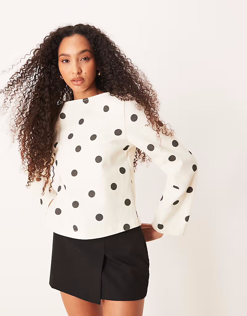 

Джинсовый топ ASOS DESIGN с рукавами-коконами и принтом в горошек