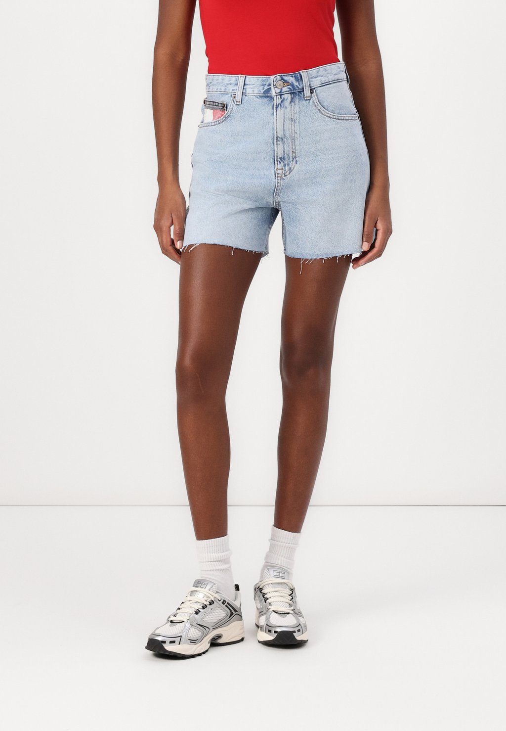 

Джинсовые шорты MOM Tommy Jeans, цвет Denim Mid Light Blue