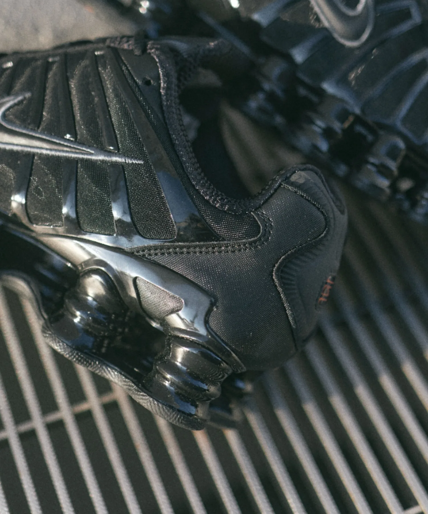 Мужские кроссовки Nike SHOX TL с технологией Shox и меш верхом черные — фото 4