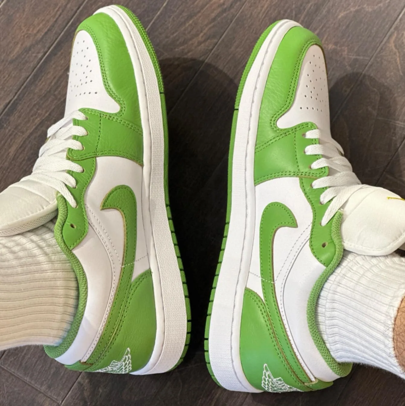 Мужские кроссовки Jordan 1 Low SE White/Chlorophyll-Lightening (HF4823 100), белый — фото 2