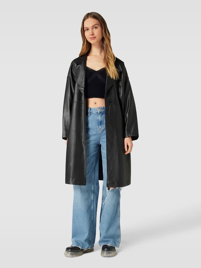 

Модель укороченного топа «Бесшовное перекрестное кружево» BDG Urban Outfitters, черный