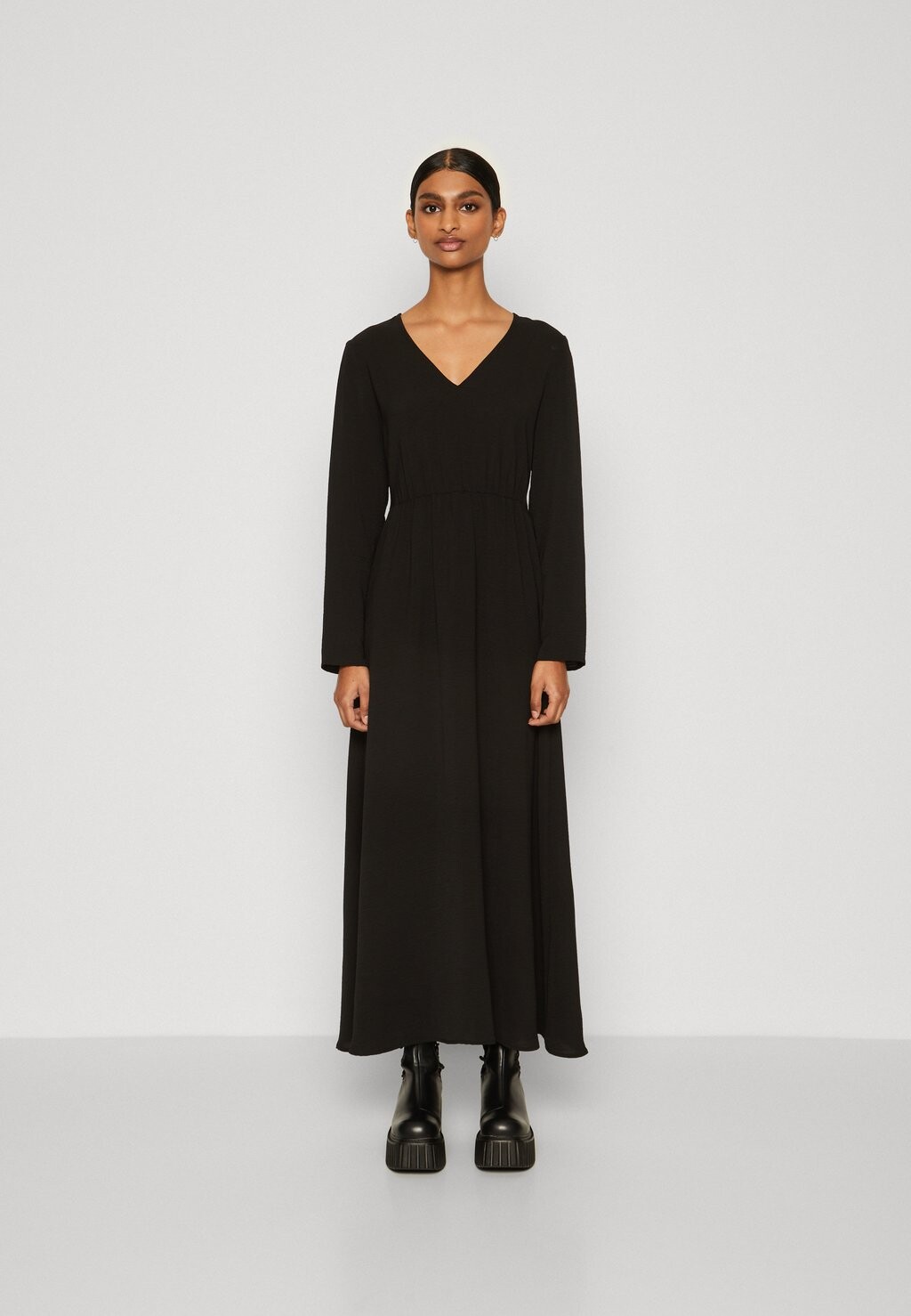 

Платье макси VMALVA V NECK DRESS Vero Moda Petite, цвет black