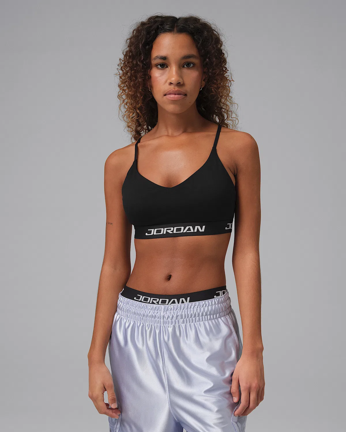 Женский спортивный бюстгальтер с утеплителем и регулировкой Jordan Sport Essentials, Black/Black/White/White — фото 2