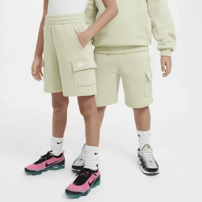 

Шорты Nike Sportswear Club Fleece, цвет Olive Aura/Olive Aura/White