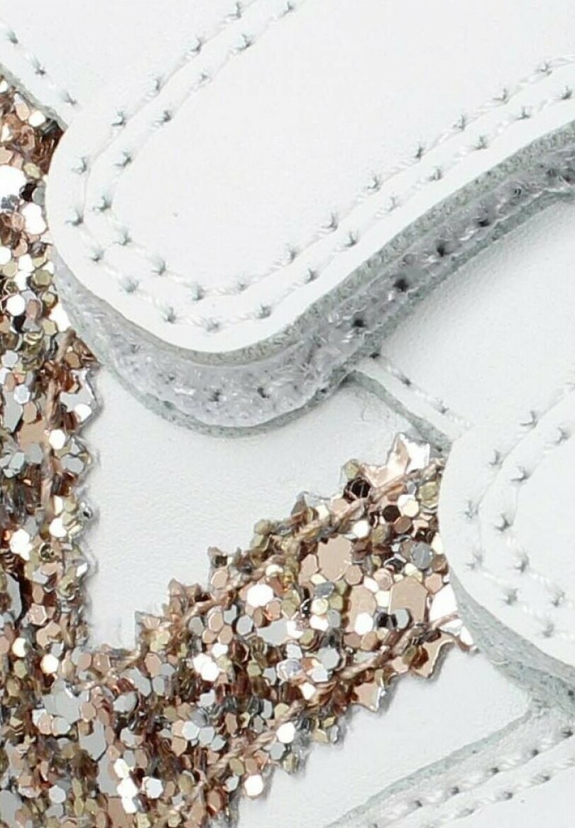 

Кроссовки на шнуровке Victoria Shoes, белый
