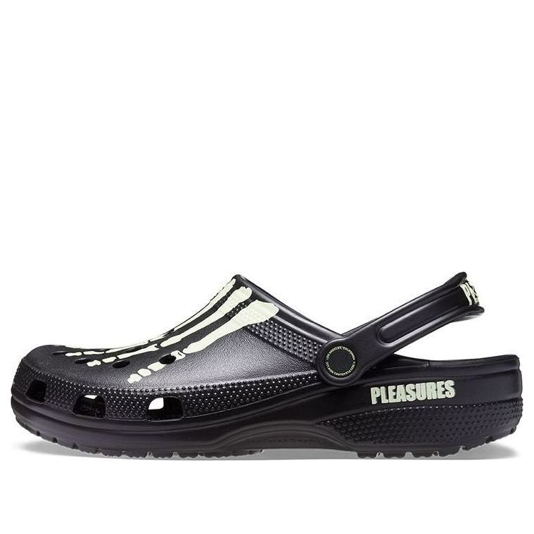 

Шлепанцы Crocs Pleasures x Classic Clog 'Skeleton - Glow in the Dark', черный