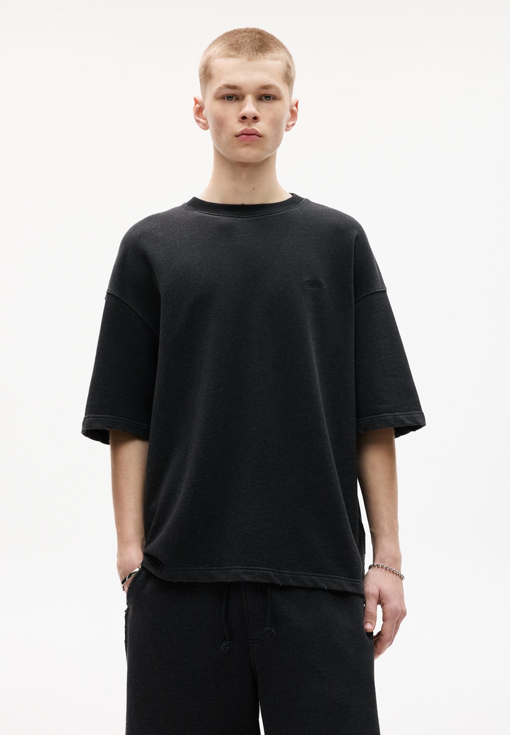 

Базовая футболка SHORT SLEEVE PULL&BEAR, черный