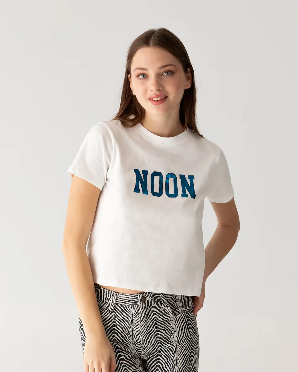 

Женская футболка с коротким рукавом и принтом спереди Noon, белый