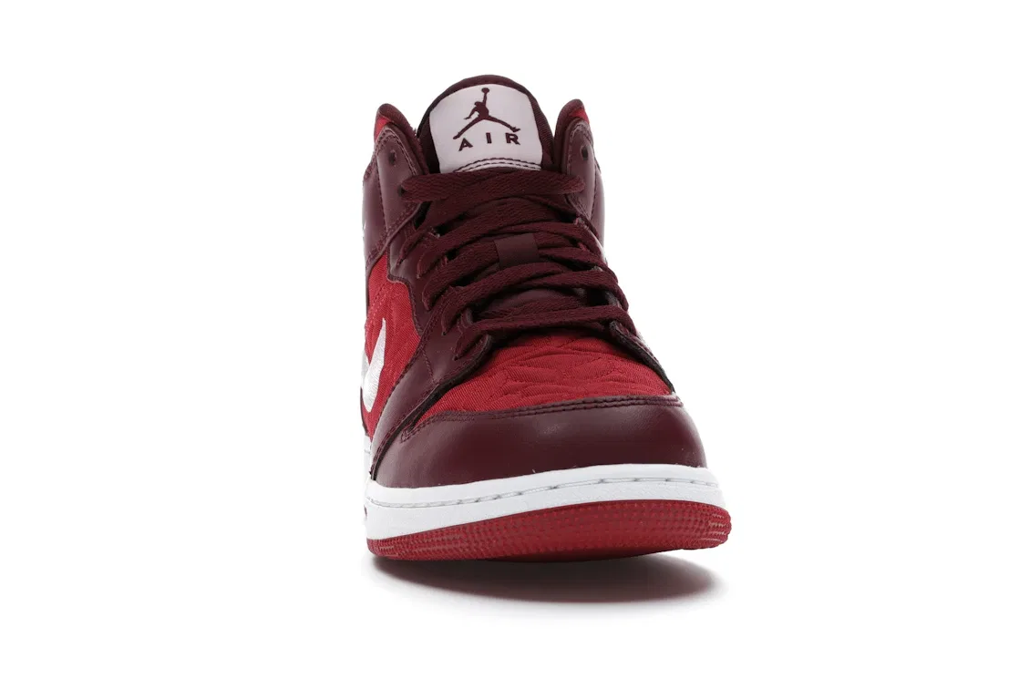 Детские кроссовки с квилтингом Jordan 1 Mid SE Red Quilt Jordan, Gym Red/Dark Beetroot-White-Pink Foam — фото 2