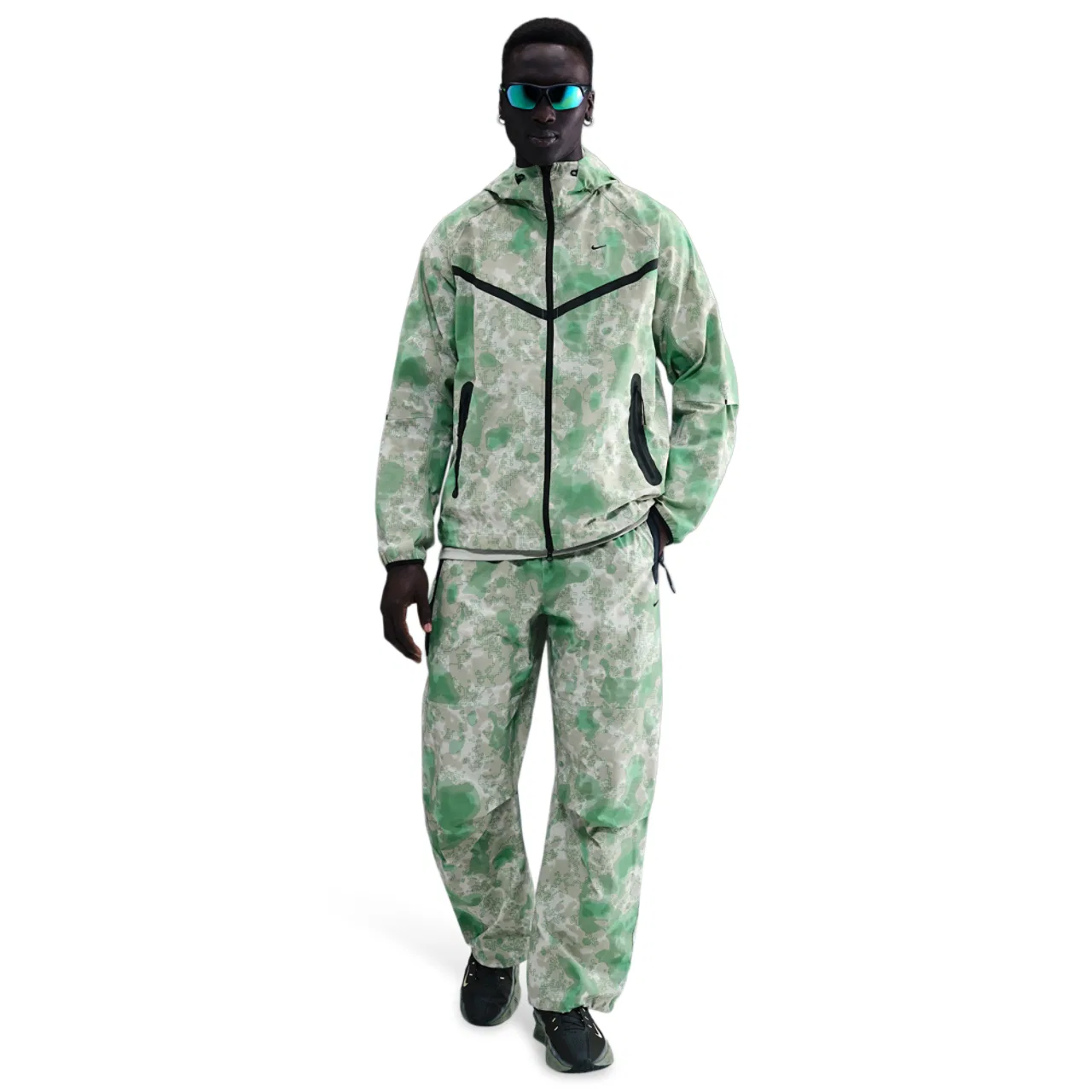 Мужские брюки Tech Woven Pant AOP Nike, цвет Black/Light Silver — фото 4