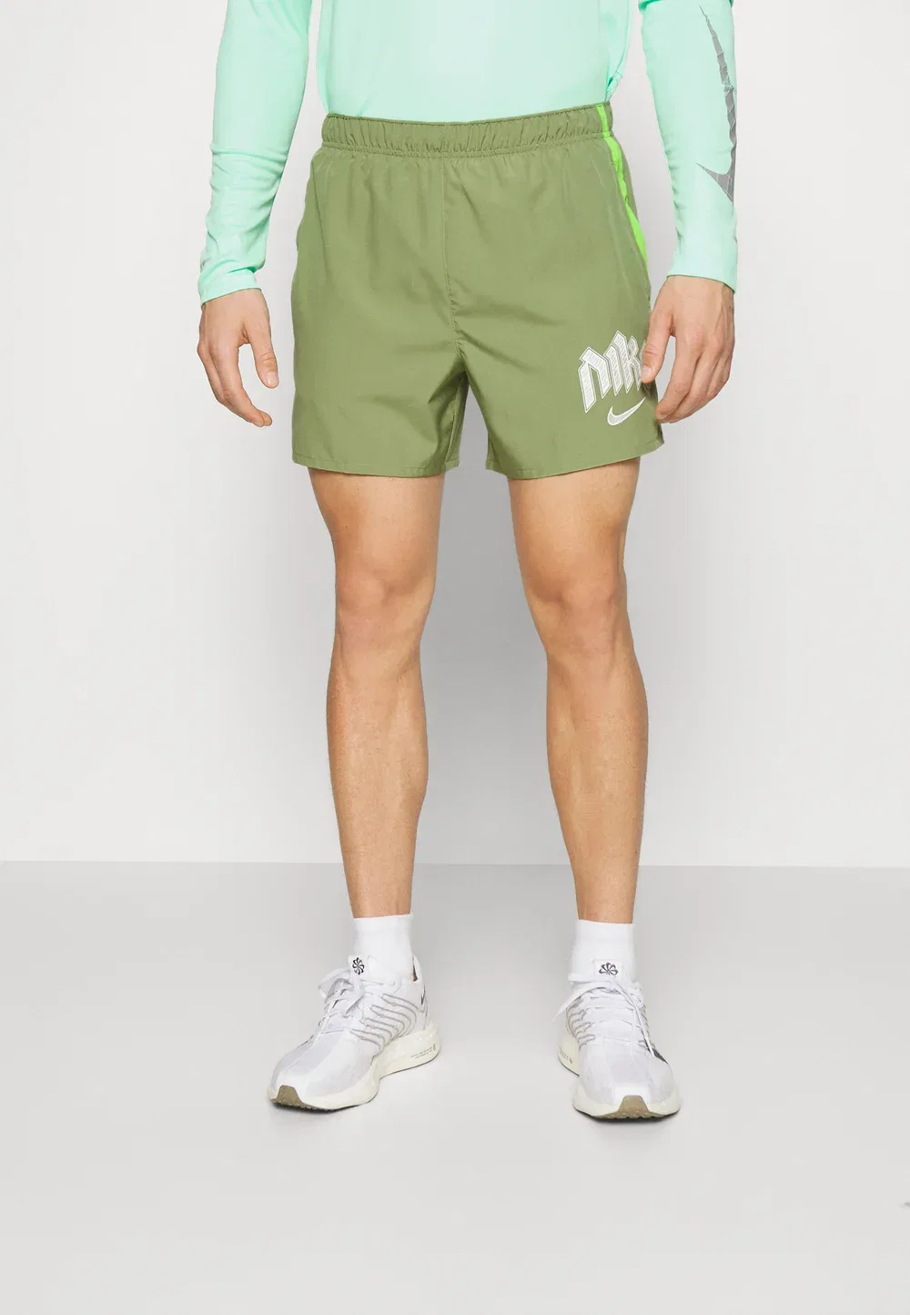 Nk df rn dvn chlngr shrt 5b - спортивные шорты Nike Performance, Oil Green/Action Green/Reflective Silver