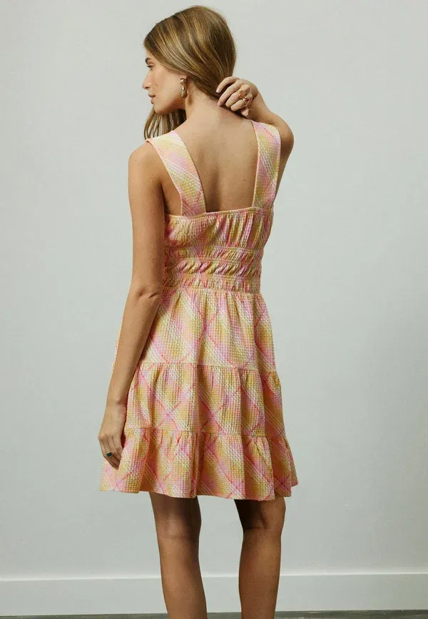 Платье-рубашка принт Regular fit sleeveless textured jersey mini dress Next, pink yellow check, желтый — фото 4