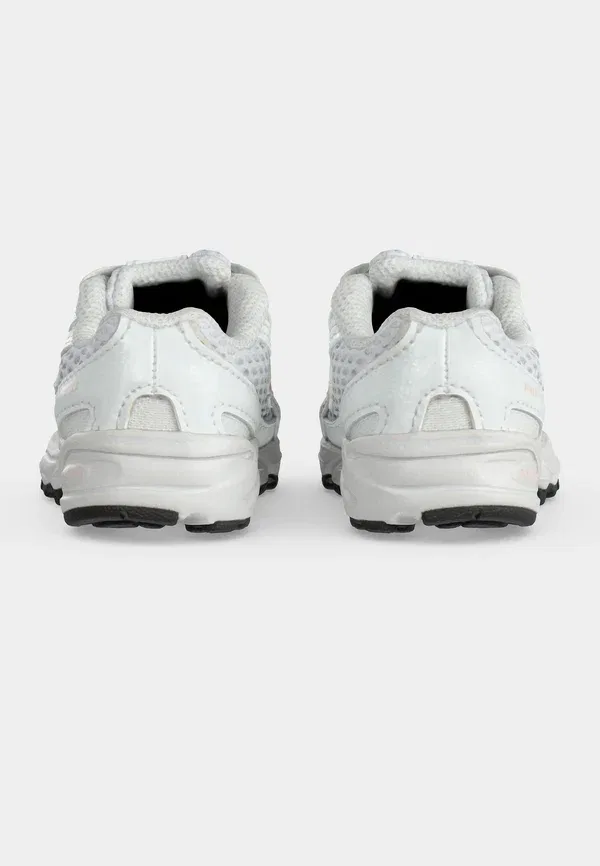 Кроссовки дышащие 740 New Balance white/rose sugar, белый/розовый — фото 4