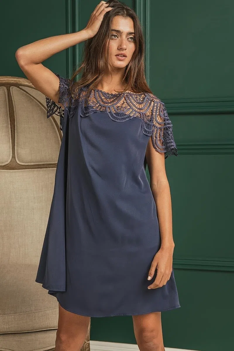 Женское платье А-силуэта с кружевной кокеткой Crochet Lace Yoke Detailed Wrinkled Dress, Deep Navy — фото 2
