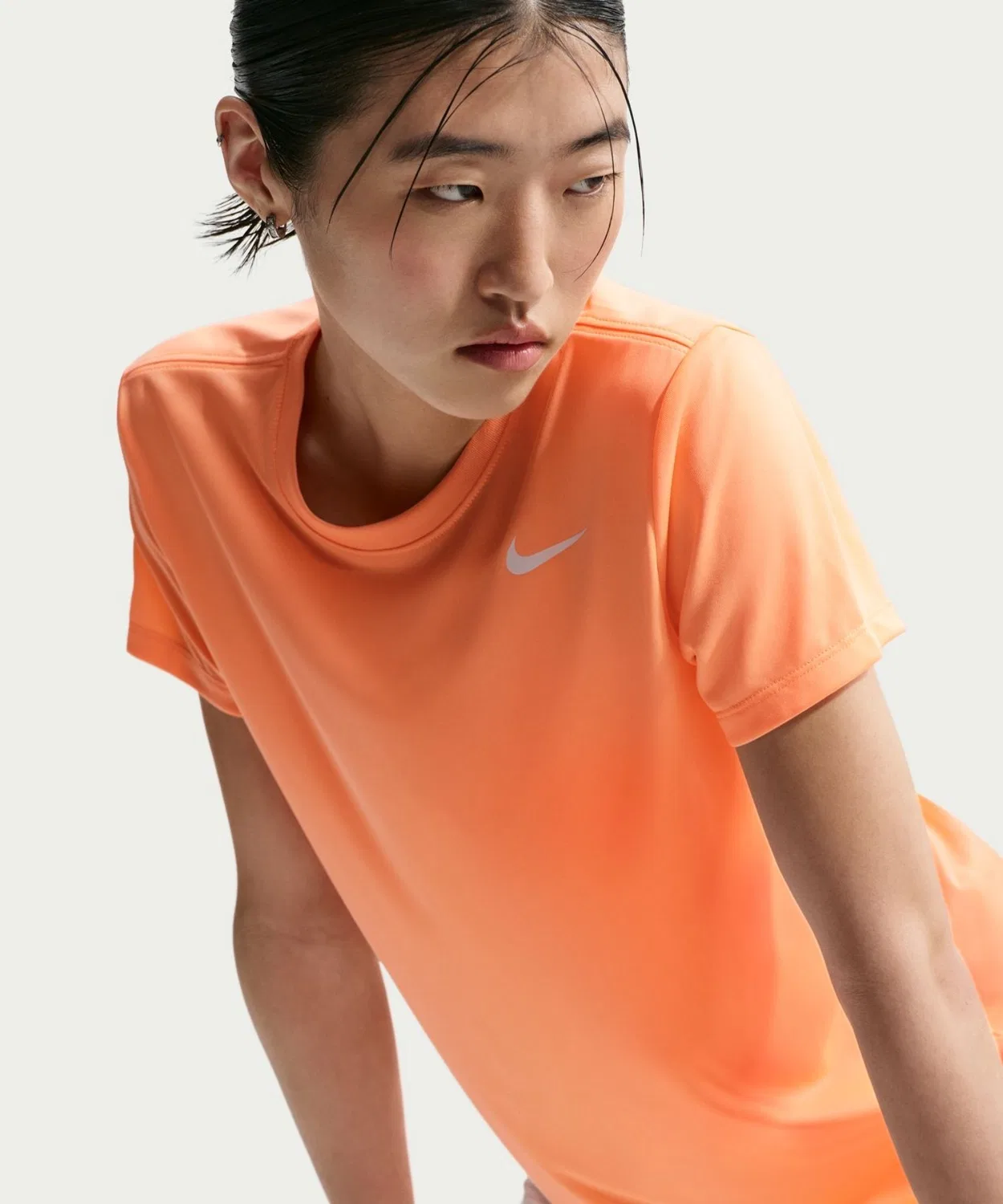 Женская футболка с коротким рукавом Nike Dri-FIT, Salmon Pink — фото 3