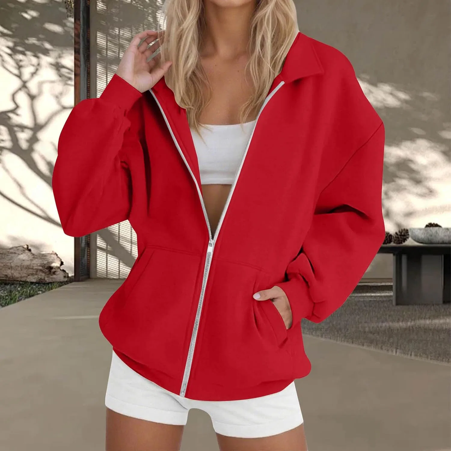 Женская флисовая куртка с капюшоном и молнией, модель P142-red — фото 2