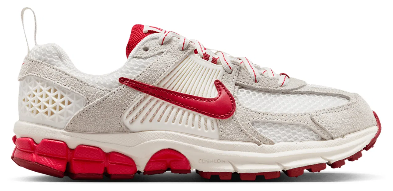 Кроссовки для мальчиков Vomero 5 SE Nike, цвет Sail/University Red/Team Crimson