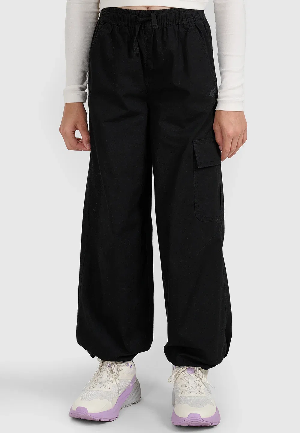 Spodnie casual Cargo dziewczęce - czarne 122 (6-7 лат) - брюки 4F, Deep Black — фото 2