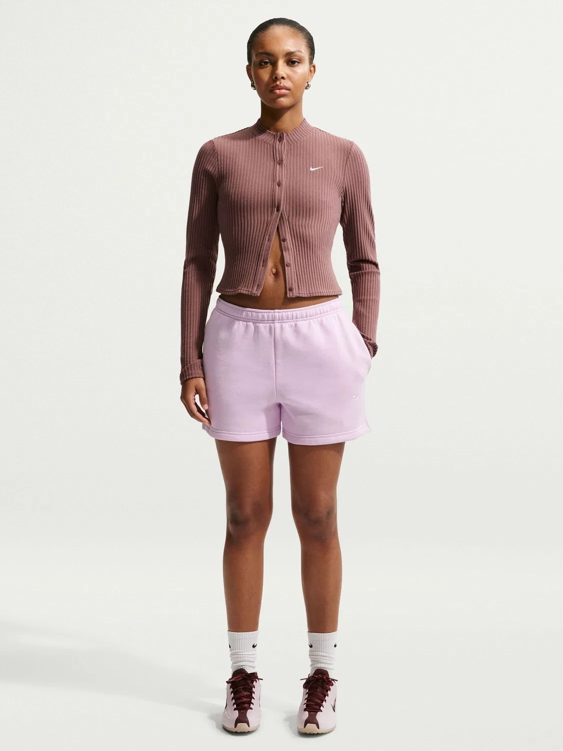 Шорты Nike Studio Fleece Mid-Rise Nike, выбеленный сиреневый — фото 2