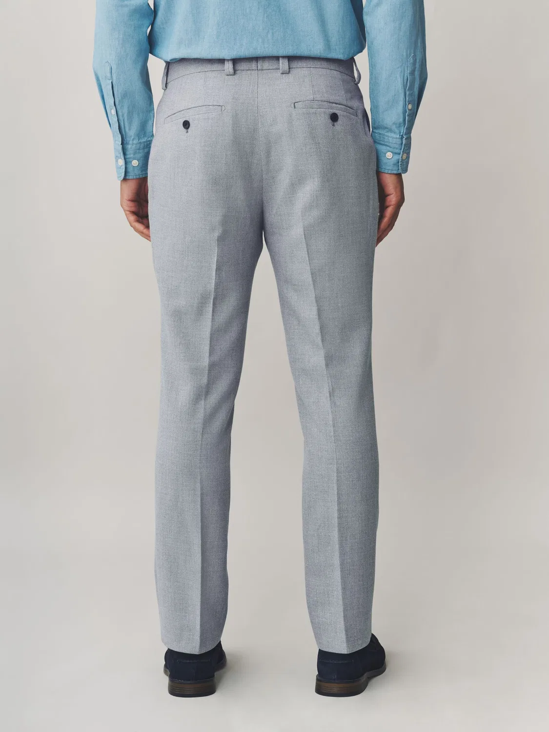 Брюки прямого кроя Regular Fit Smart Textured Next, светло-серый — фото 2