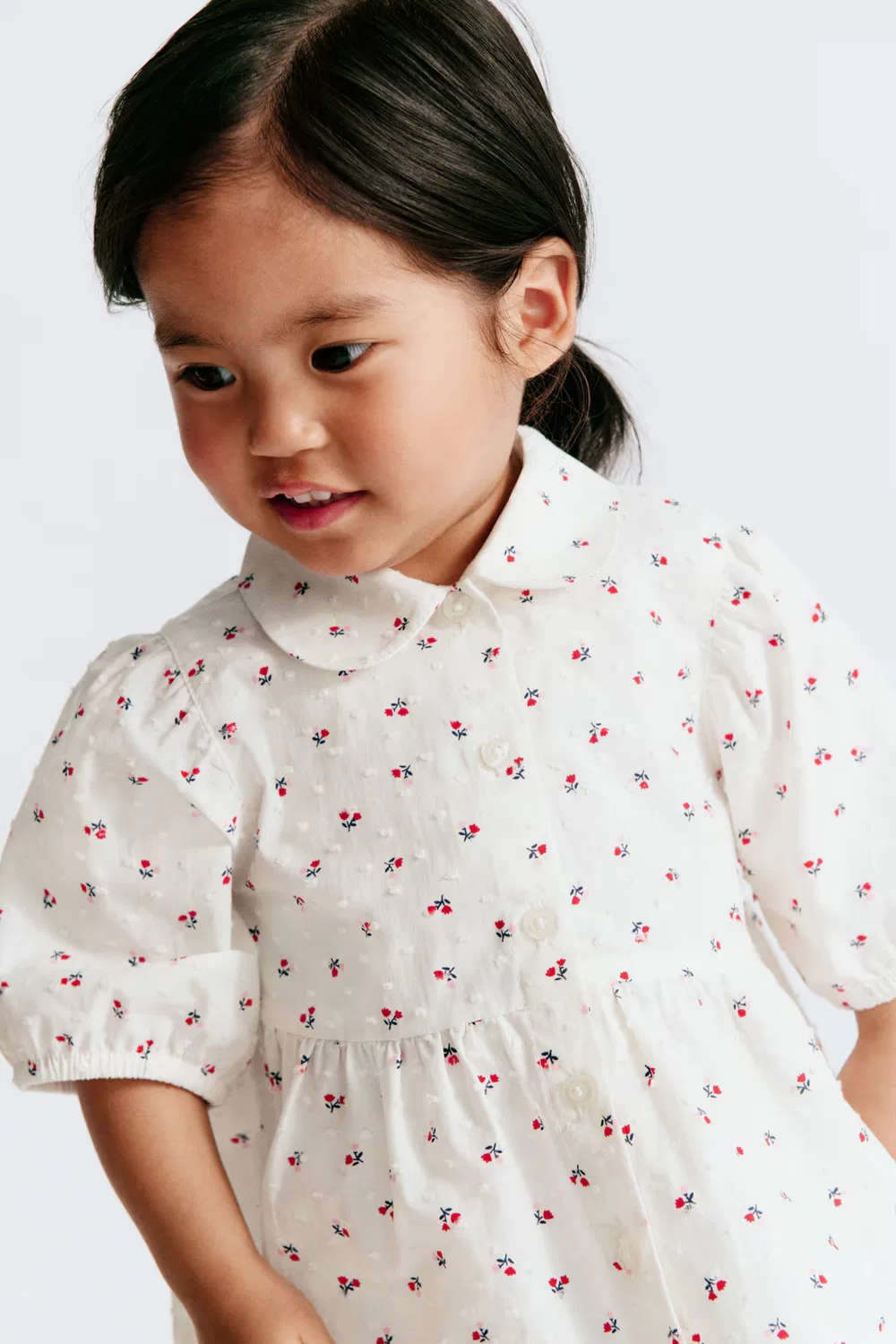 Расклешенная хлопковая блузка H&M, Weiß/Geblümt — фото 2