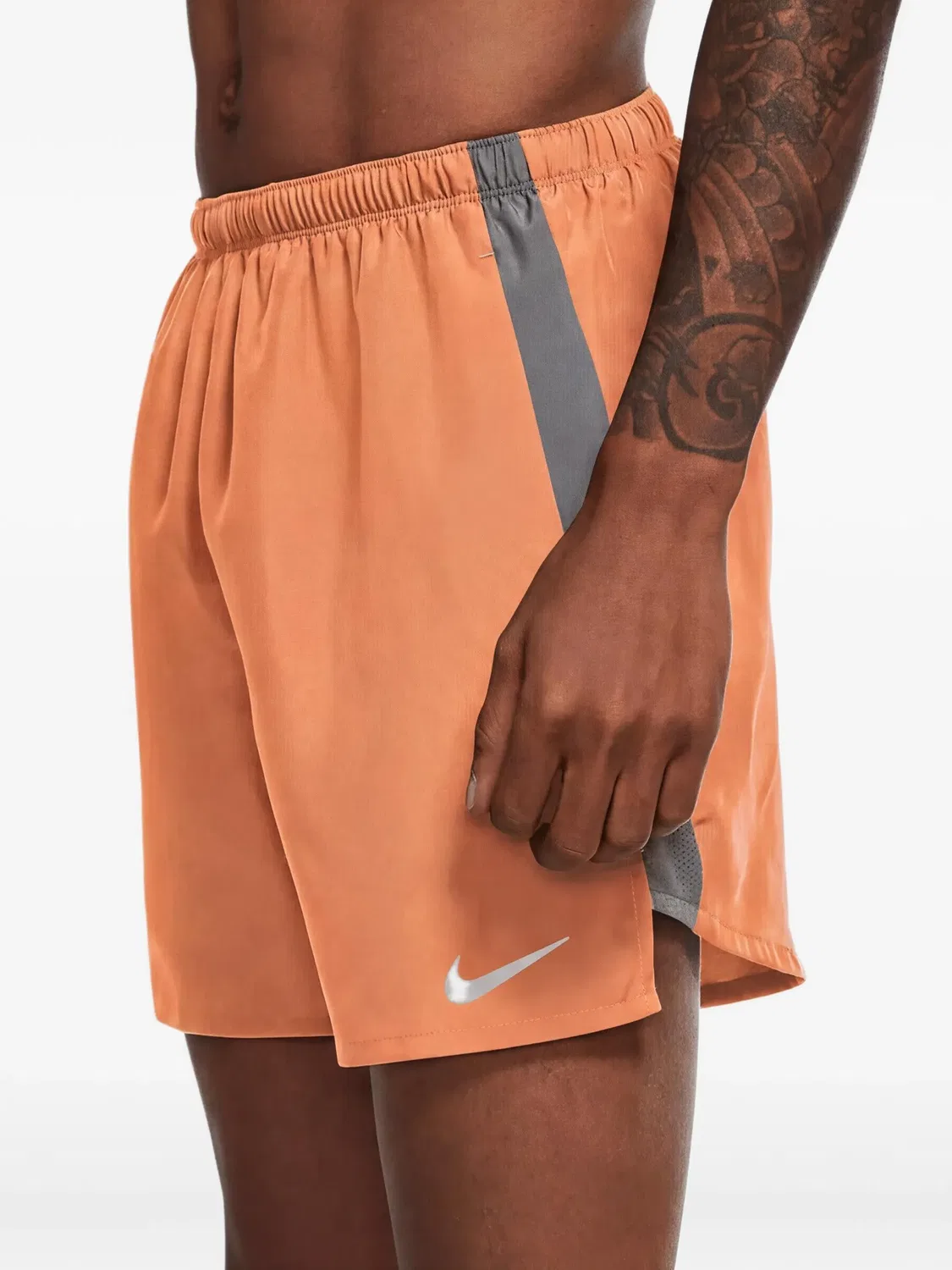 Беговые шорты Challenger Dri-FIT Nike, оранжевый — фото 2