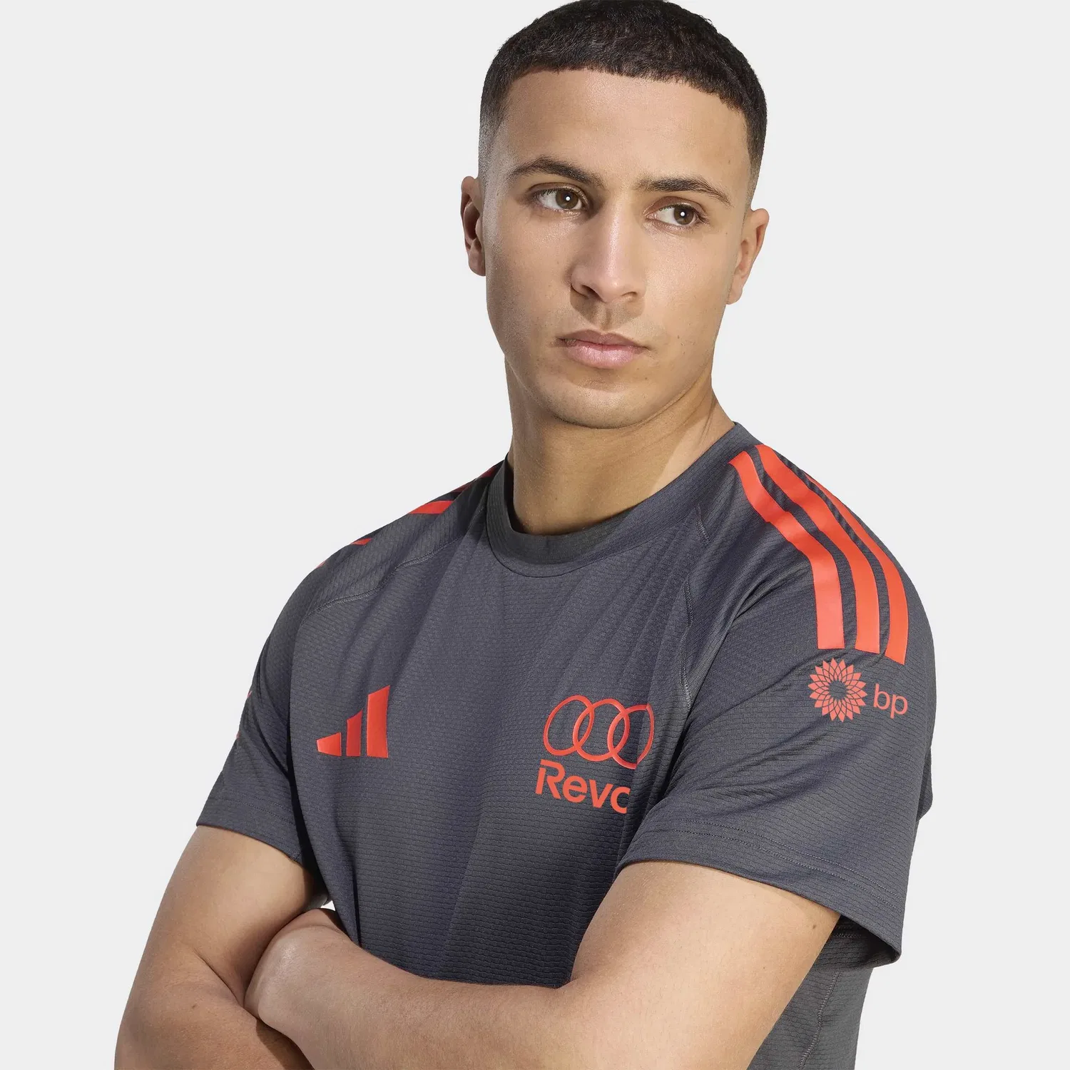 Мужская футболка с принтом Audi F1 2026 adidas, Negro / Rojo — фото 4