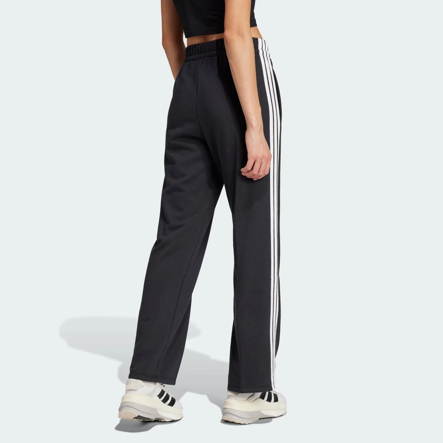 Женские спортивные штаны с 3-полосным дизайном Essentials 3-Streifen Open Hem French Terry Hose Adidas, Schwarz Weiss — фото 3