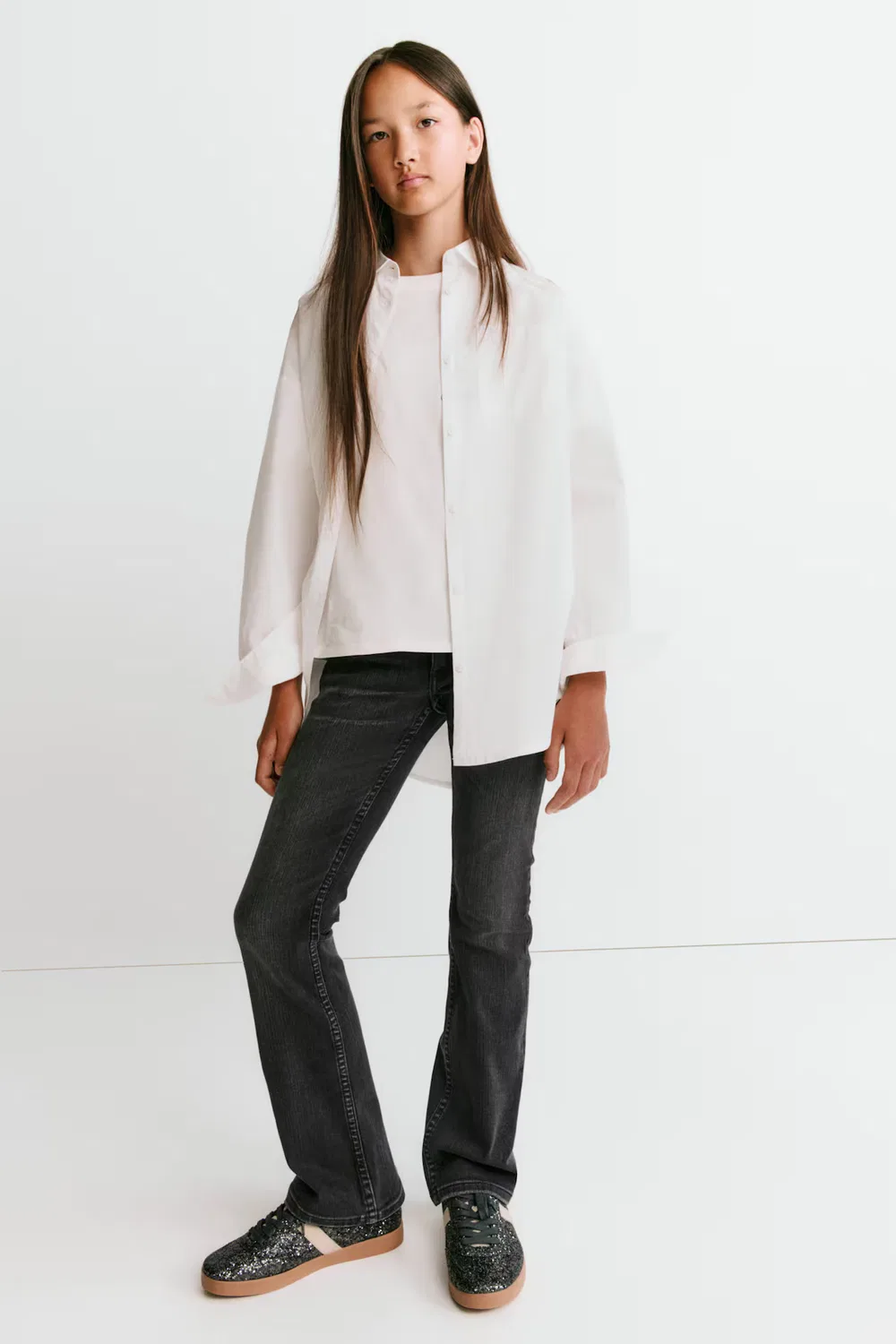 Джинсы-Клеш с заниженной талией H&M, Ausgewaschenes Denimschwarz