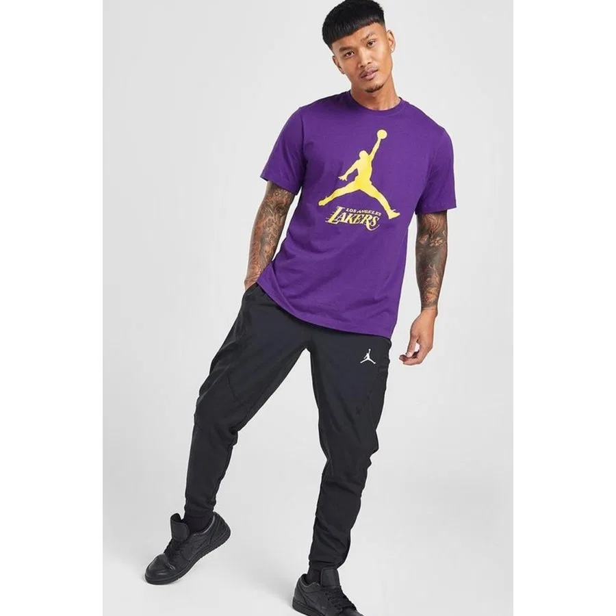 Футболка с коротким рукавом Jordan Los Angeles Lakers NBA Graphic Tshirt Nike, Фиолетовый — фото 4