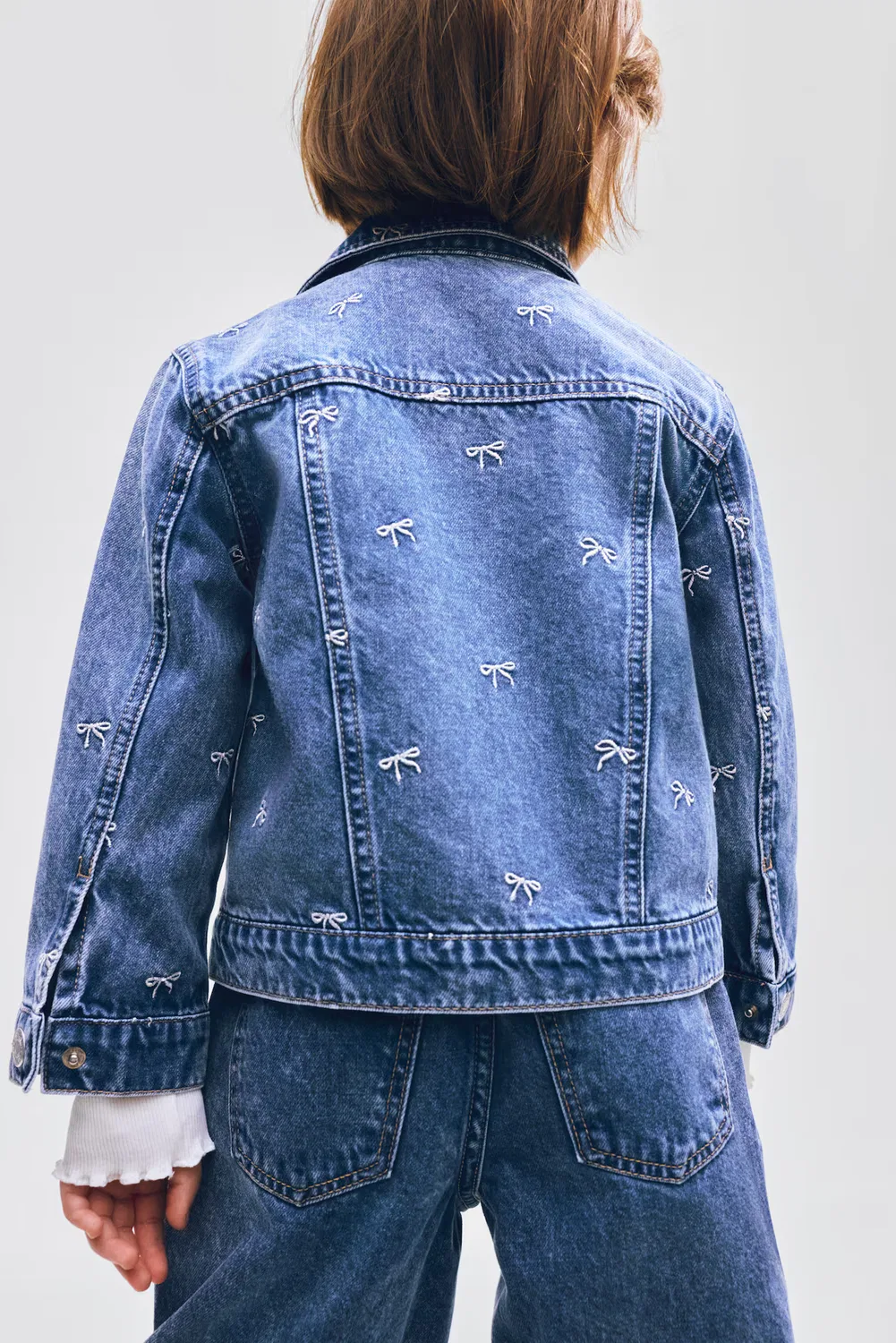 Джинсовая куртка с вышивкой H&M, Denimblau/Schleifen — фото 4