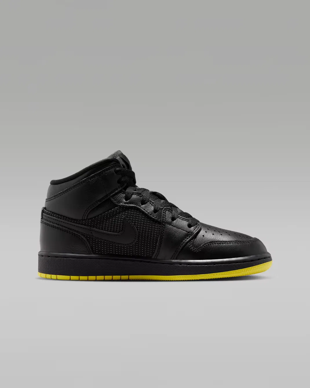 Кроссовки для детей постарше Air Jordan 1 Mid SE, Black/Opti Yellow/Silver — фото 3