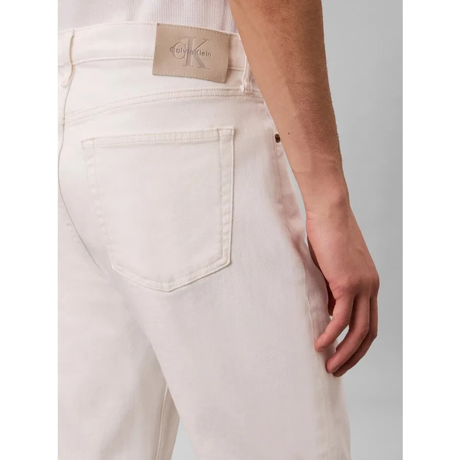 Джинсовые брюки классического кроя Calvin Klein Classic Taper Chalk, Белый — фото 2