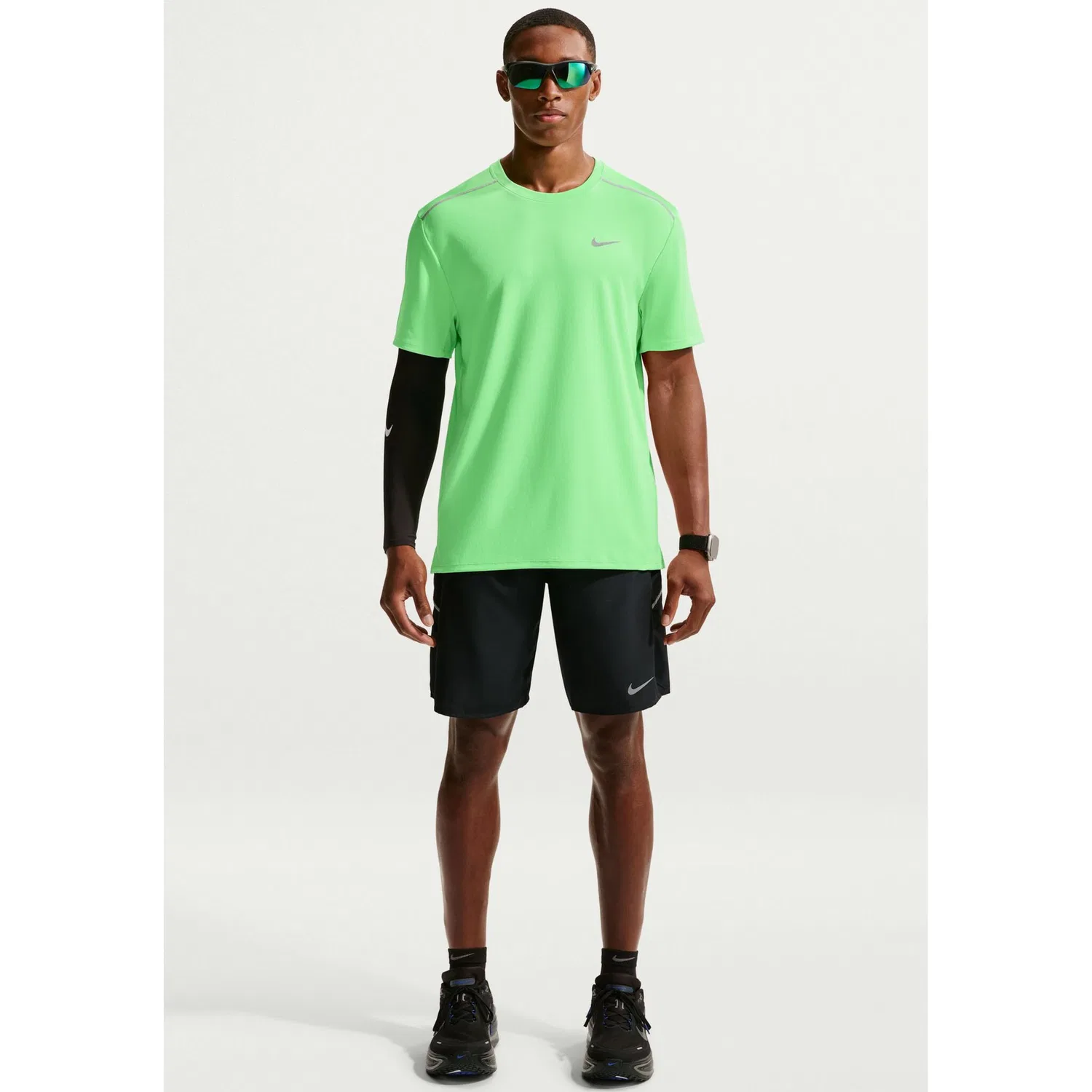Детский беговой лонгслив с защитой от солнца Nike, Illusion Green/Reflective Silver — фото 4