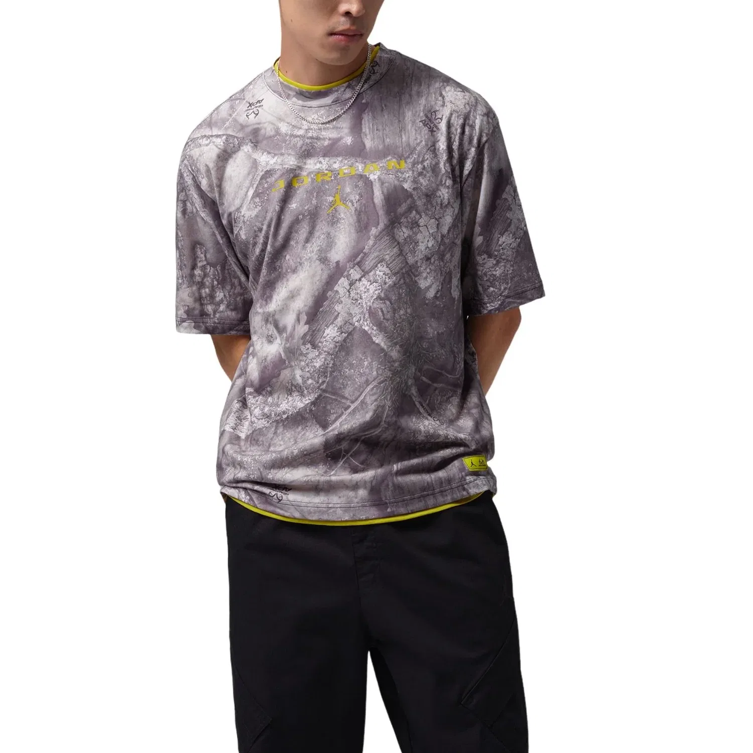 Мужская футболка Air Jordan Brooklyn Realtree T-Shirt 'White Bright Citron' Jordan, White/Bright Citron — фото 3