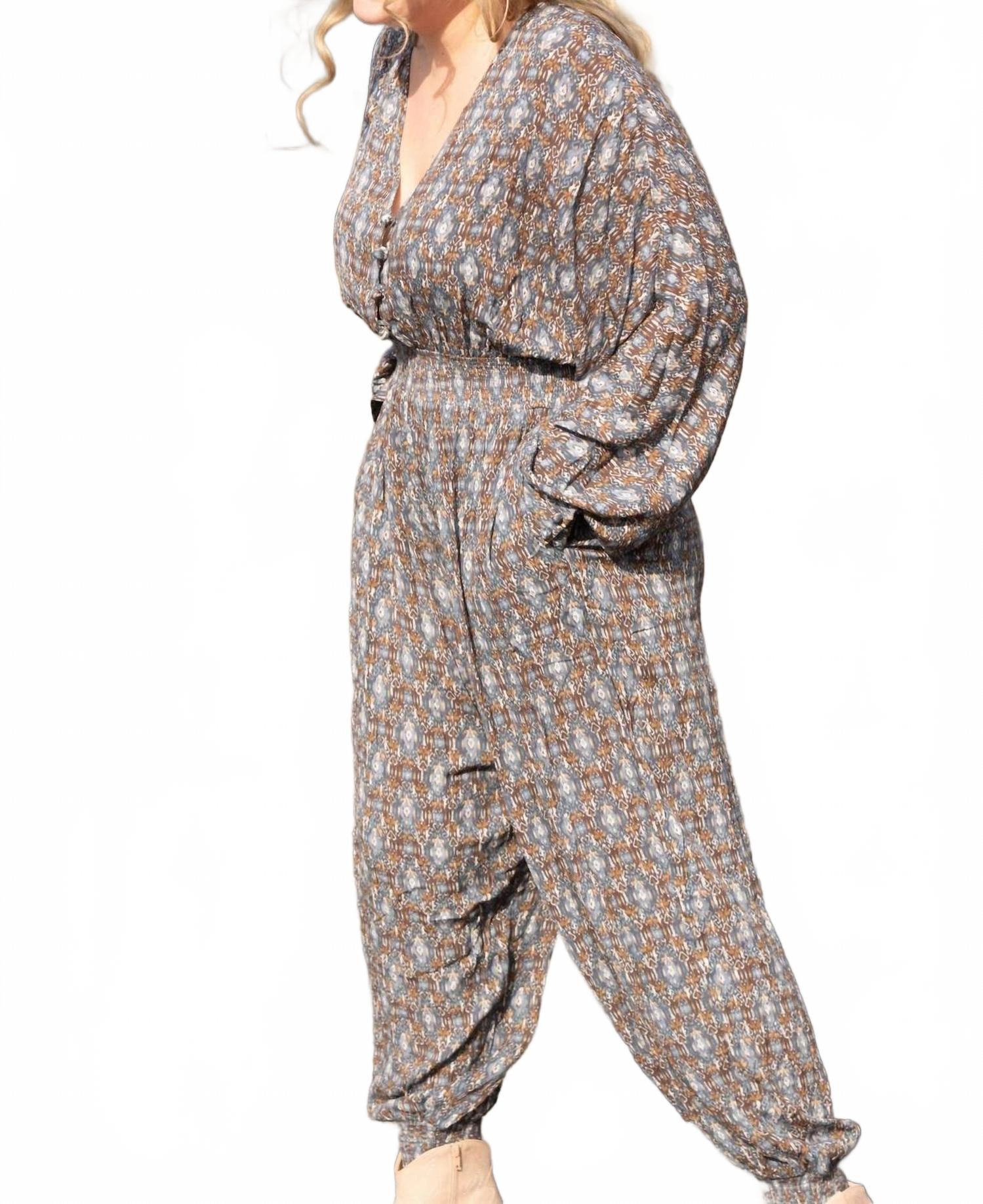 

Жатый комбинезон с V-образным вырезом в золотисто-сером цвете DRESS FORUM, золотой