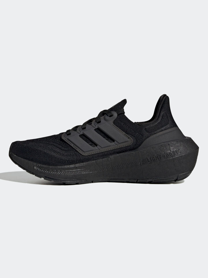 

Беговый кроссовки adidas Ulrtaboost Light, черный