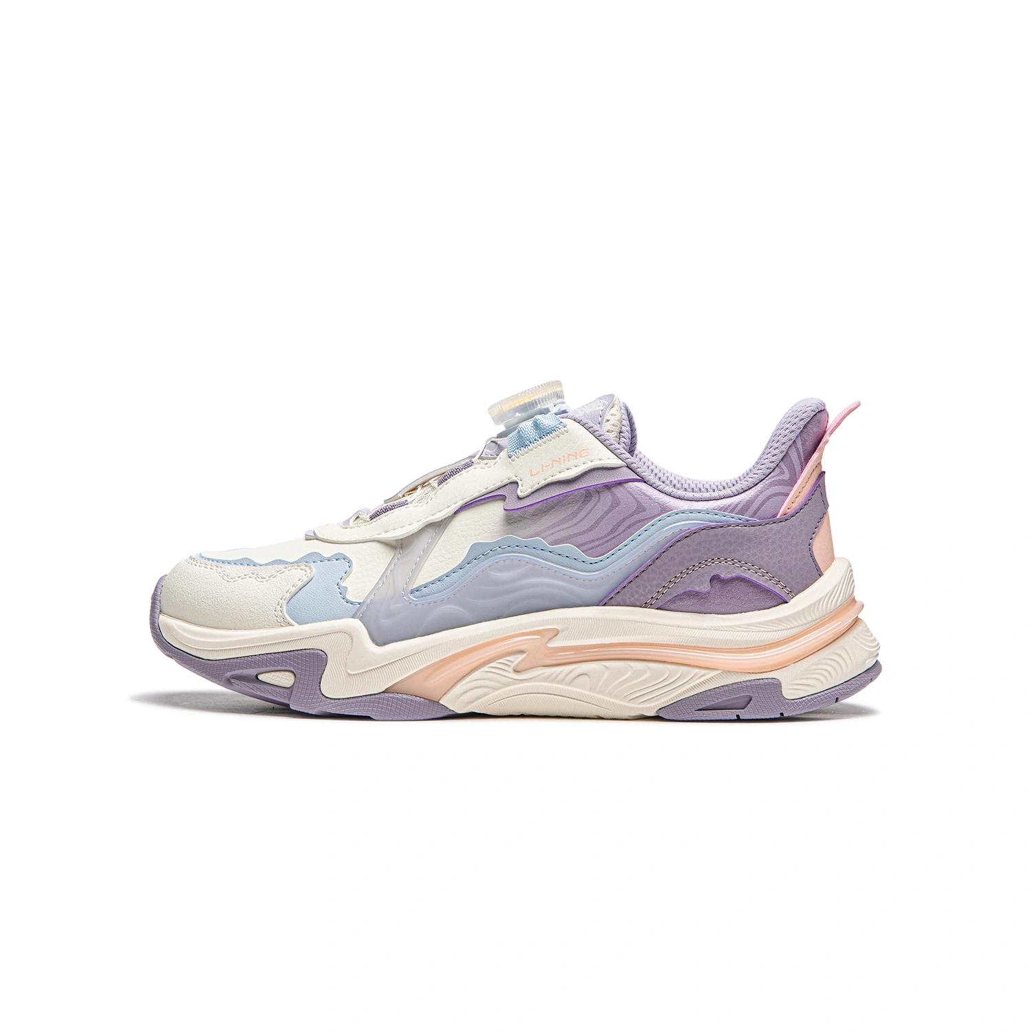 

LINING YOUNG Детские кроссовки Cloud River Sports Life Cushioning Rebound Low-Top для повседневной носки в цвете экрю/дымчато-фиолетовый/небесно-голубой