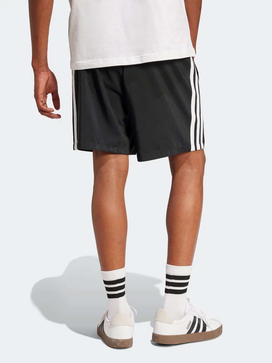 Шорты классические adidas Essentials Three Stripes, черный — фото 2