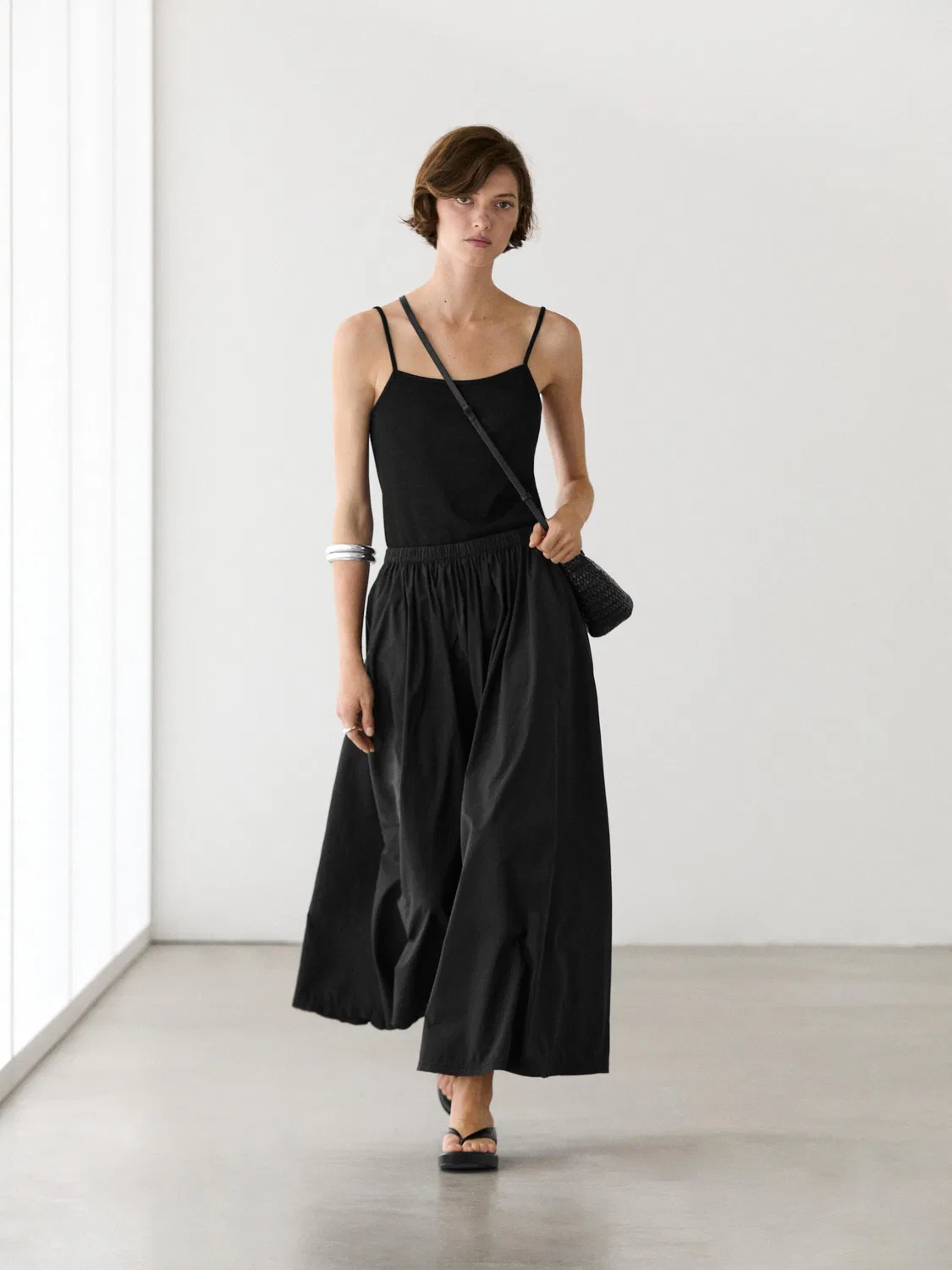 Юбка Massimo Dutti, миди-длина, из технической ткани, черный