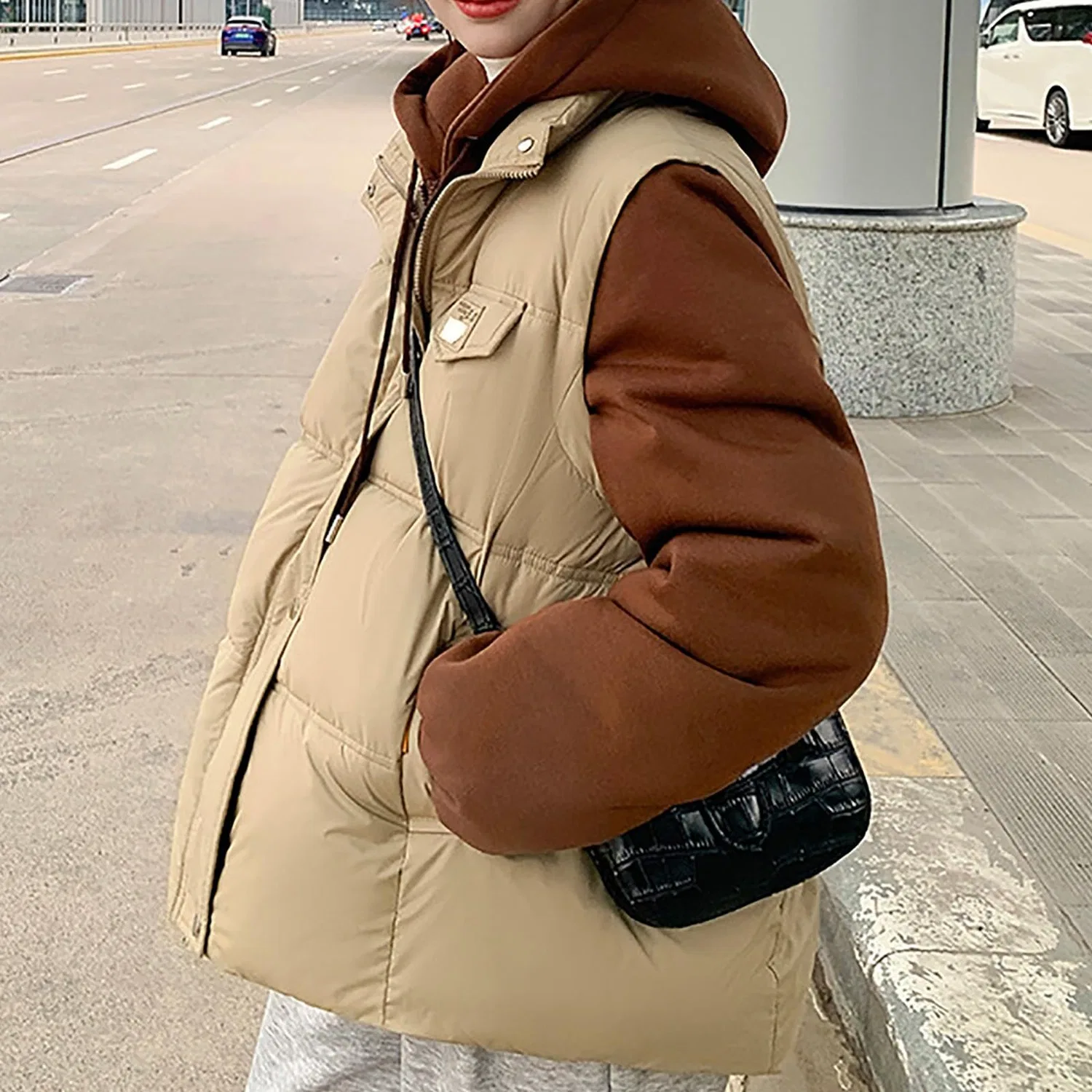 Женский утепленный жилет с капюшоном и молнией Donne Inverno Vacanza Due Breve Piumino di Cotone Gilet Sciolto Zip Felpa Con Cappuccio Donna Moda, cachi — фото 4