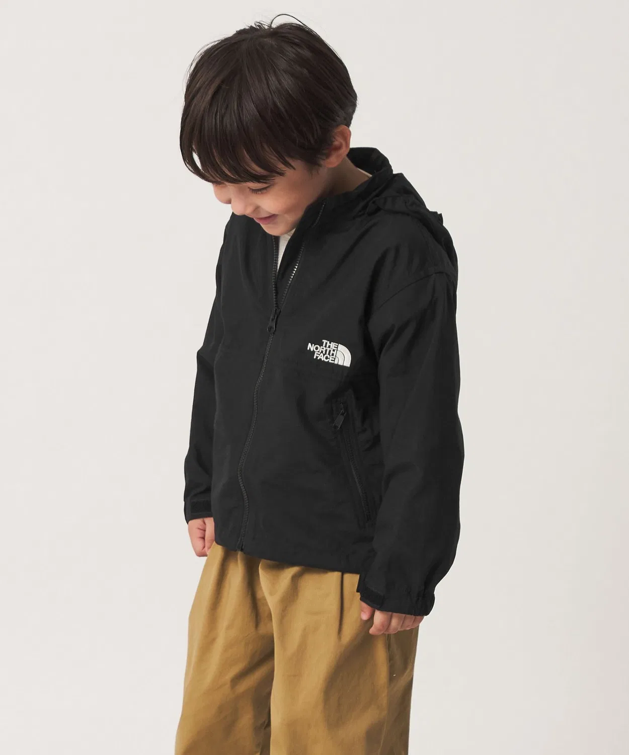 Детская куртка-ветровка с капюшоном, модель Compact Jacket THE NORTH FACE, Black — фото 2