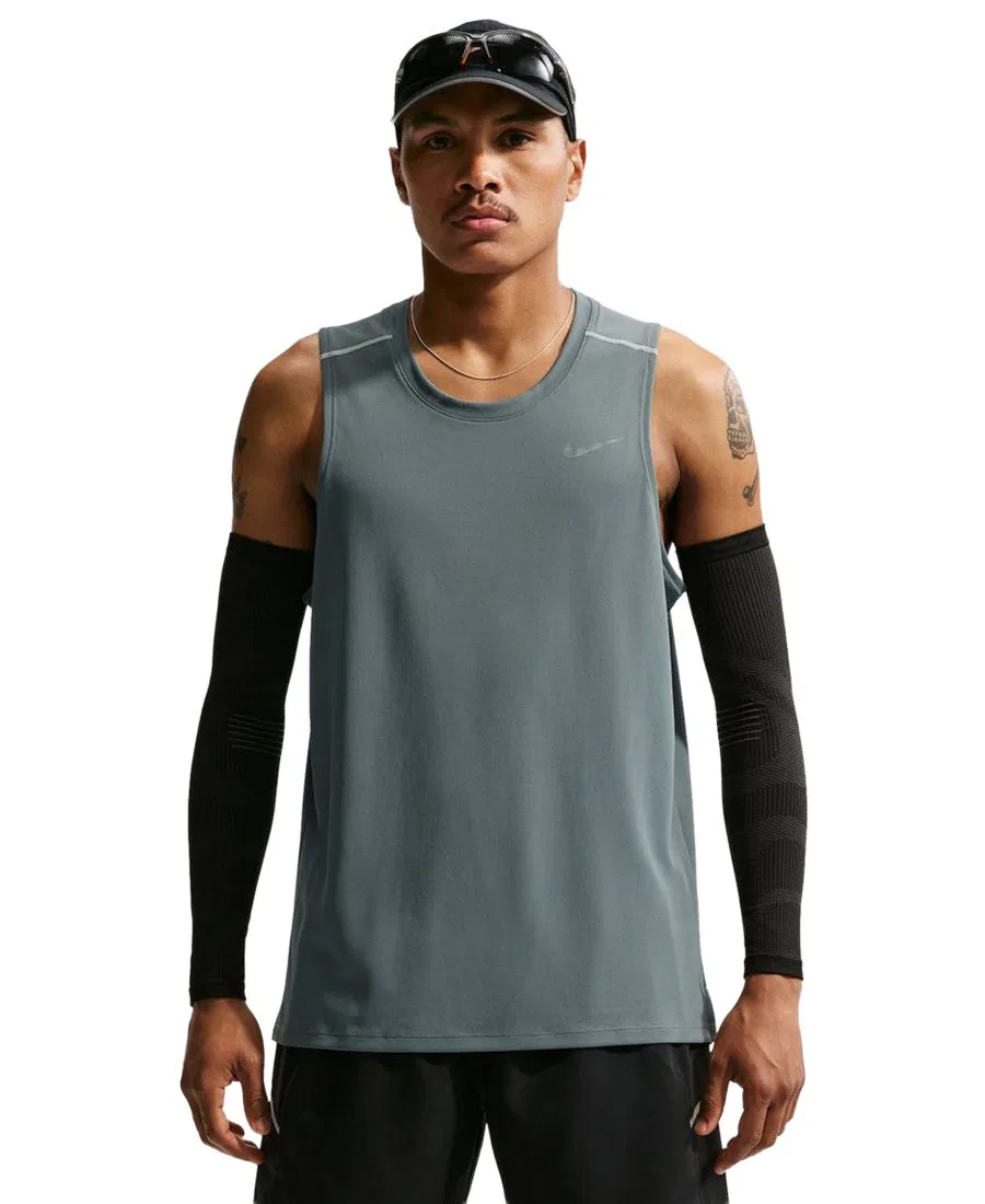 Беговая майка Miler Dri-FIT Nike, Smoke Gray Reflective Silver
