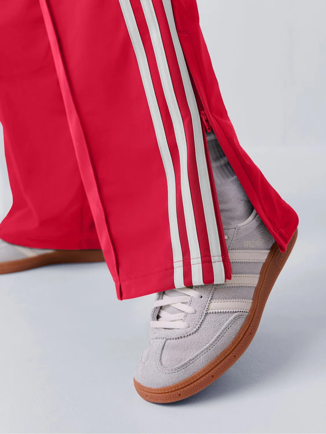Брюки свободного кроя Firebird, adidas Originals, красный — фото 4