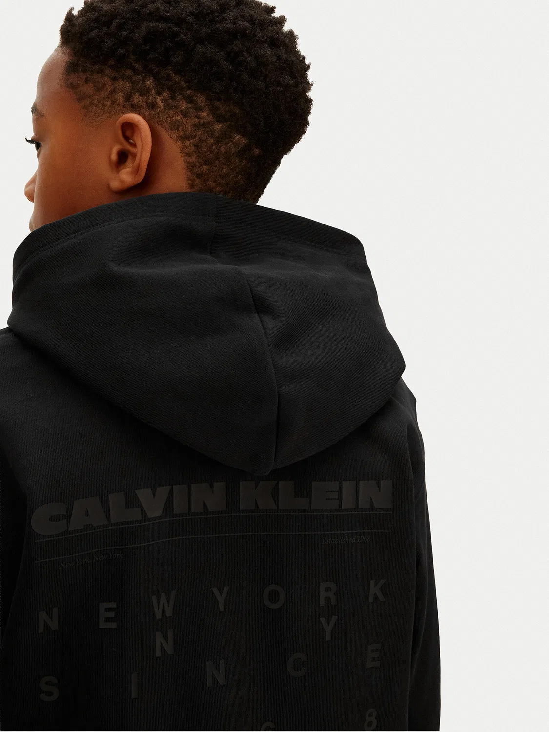 Свитшот свободного кроя для мальчика Calvin Klein Jeans, черный — фото 4